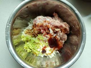 荸荠肉丸菠菜汤的做法步骤:6