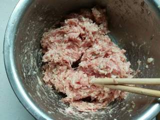 荸荠肉丸菠菜汤的做法步骤:7