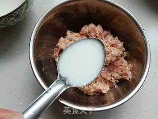 荸荠肉丸菠菜汤的做法步骤:9
