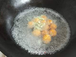 荸荠肉丸菠菜汤的做法步骤:18