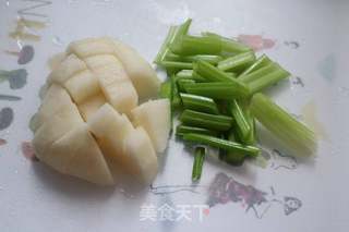 芹菜梨汁的做法步骤:2