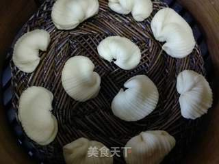 小贝壳馒头的做法步骤:10