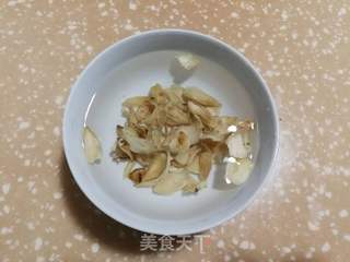 桂圆栗子核桃糖水的做法步骤:2