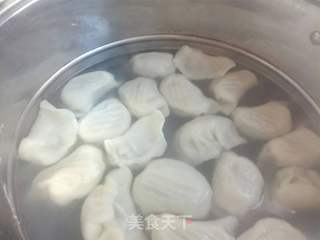 猪肉酸菜饺子的做法步骤:11