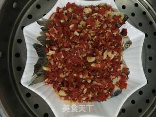 剁椒蒸鲫鱼的做法步骤:4