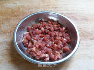 酸豆角鸡蛋肉丁炒饭的做法步骤:2