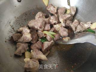 土豆炖牛肉的做法步骤:4