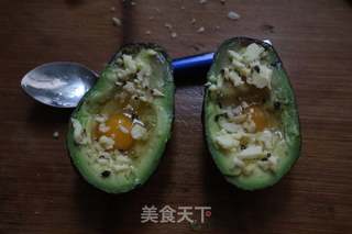 牛油果焗蛋的做法步骤:3