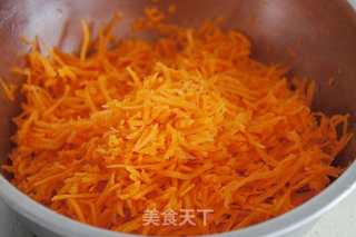 胡萝卜鸡蛋早餐饼的做法步骤:2