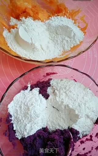 南瓜紫薯枣泥糕的做法步骤:3
