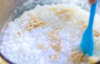 番茄丝瓜蛋黄虾皮粥的做法步骤:5