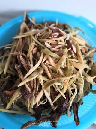 风味干菜什锦素蒸饺的做法步骤:2