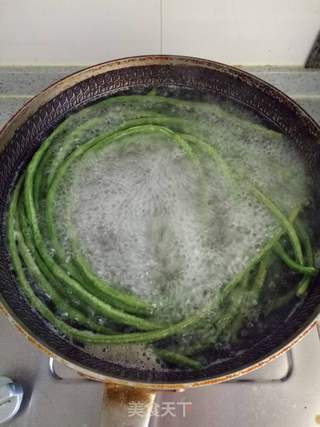 长豆角猪肉馅饼的做法步骤:3