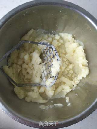 虾仁鸡蛋土豆沙拉的做法步骤:6
