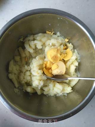 虾仁鸡蛋土豆沙拉的做法步骤:7