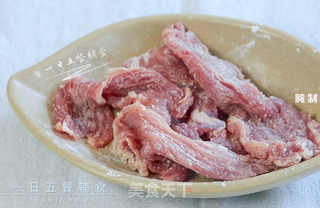里脊肉金针菇卷的做法步骤:3