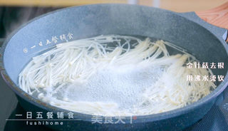 里脊肉金针菇卷的做法步骤:4