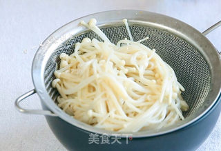 里脊肉金针菇卷的做法步骤:5