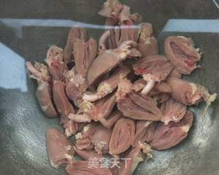 香辣酸爽鸡心炒芋荷的做法步骤:2