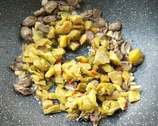 香辣酸爽鸡心炒芋荷的做法步骤:11