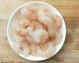 红心火龙果虾仁的做法步骤:3