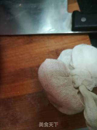 桃金娘卤鸡爪的做法步骤:2