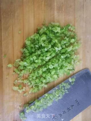 猪肉芹菜馅水饺的做法步骤:3