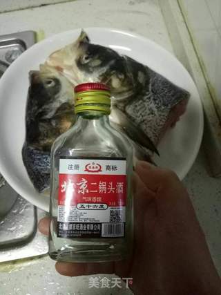 超简单剁椒鱼头的做法步骤:2