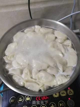 猪肉芹菜馅水饺的做法步骤:5