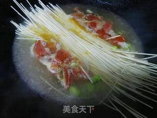 番茄豆米鸡蛋面的做法步骤:8