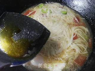 番茄豆米鸡蛋面的做法步骤:12