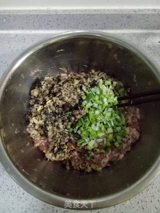 香菇大葱猪肉馅饺子的做法步骤:4