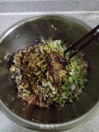 香菇大葱猪肉馅饺子的做法步骤:5