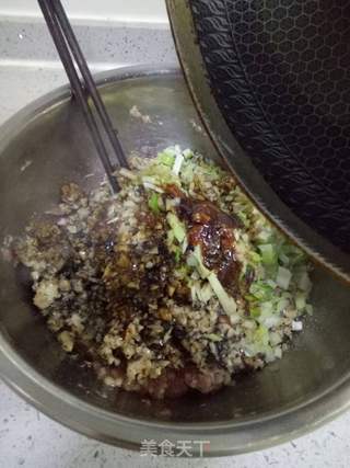 香菇大葱猪肉馅饺子的做法步骤:6