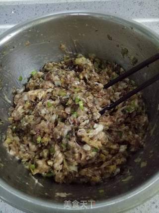香菇大葱猪肉馅饺子的做法步骤:7