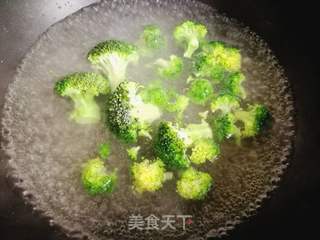 培根炒螺旋意大利面的做法步骤:3