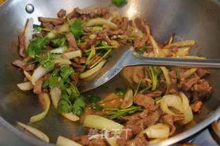 嫩炒牛肉条的做法步骤:6