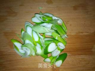 绿豆芽炒饼丝的做法步骤:3