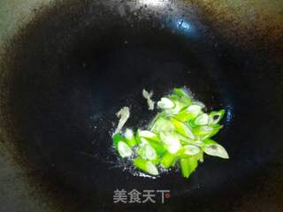 绿豆芽炒饼丝的做法步骤:4