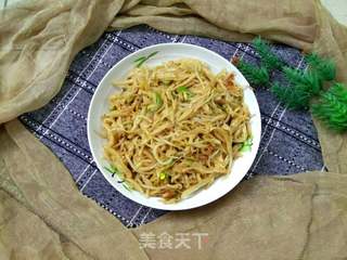 绿豆芽炒饼丝的做法步骤:9