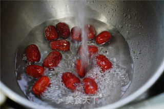 姜味红枣南瓜汤的做法步骤:2