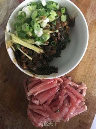 咸菜肉丝面的做法步骤:2