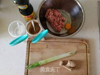 槐花饺子的做法步骤:4