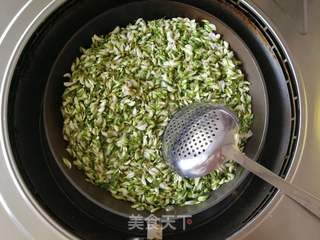 槐花饺子的做法步骤:6