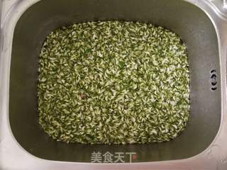 槐花饺子的做法步骤:7
