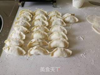 槐花饺子的做法步骤:11