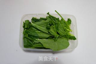 菠菜虾皮蛋皮汤的做法步骤：1