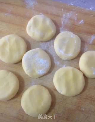 小猪豆沙包的做法步骤:7