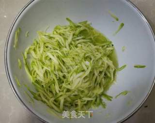 西葫芦木耳盒子的做法步骤:4