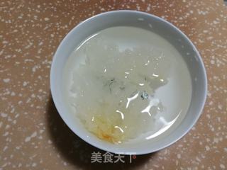 【夏日饮品】银耳红枣莲子羹的做法步骤：2